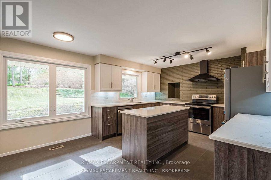 Photo 7 of 56 Mansfield Drive, Hamilton ON
