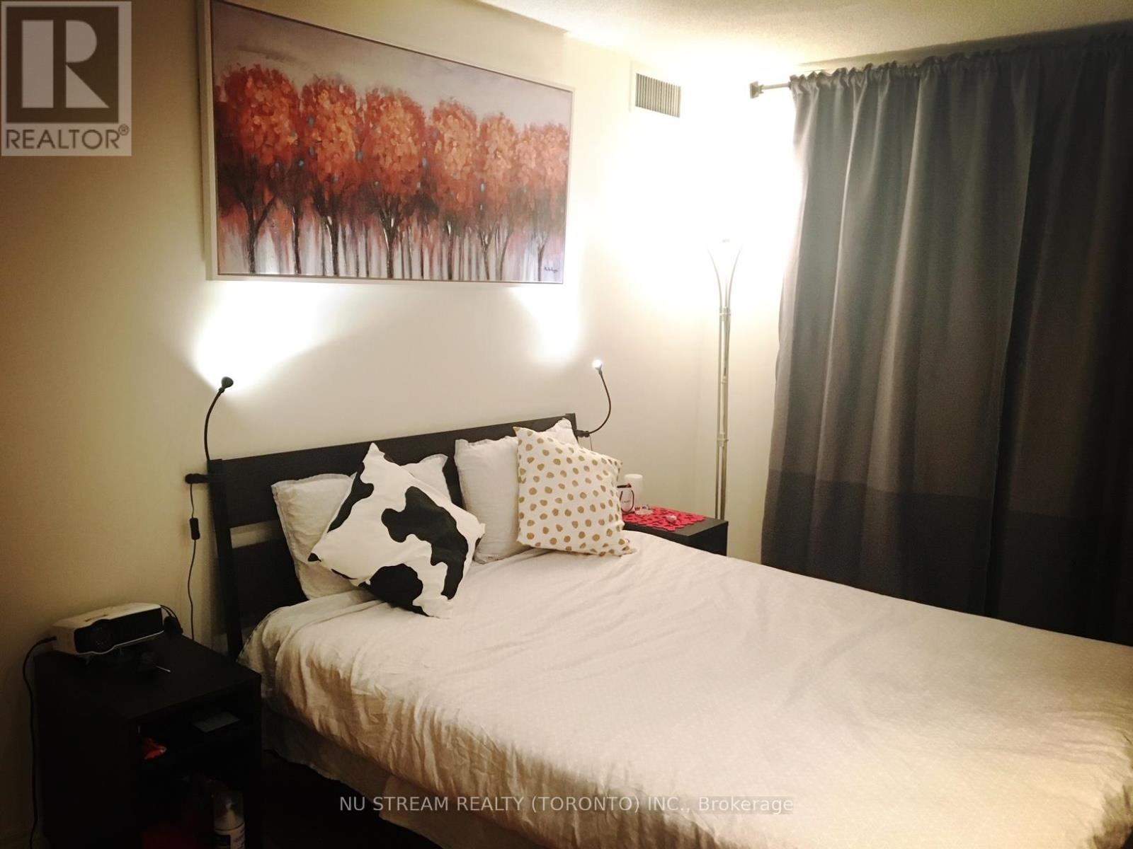 Photo 13 of 1003 256 Doris Avenue, Toronto ON