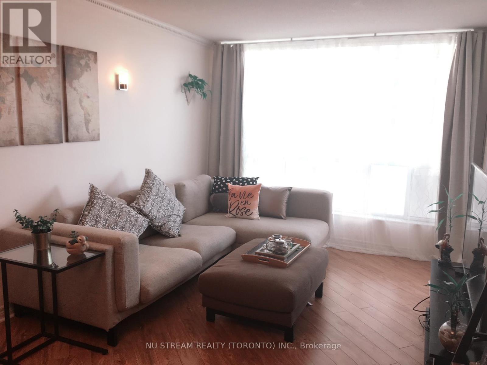 Photo 10 of 1003 256 Doris Avenue, Toronto ON