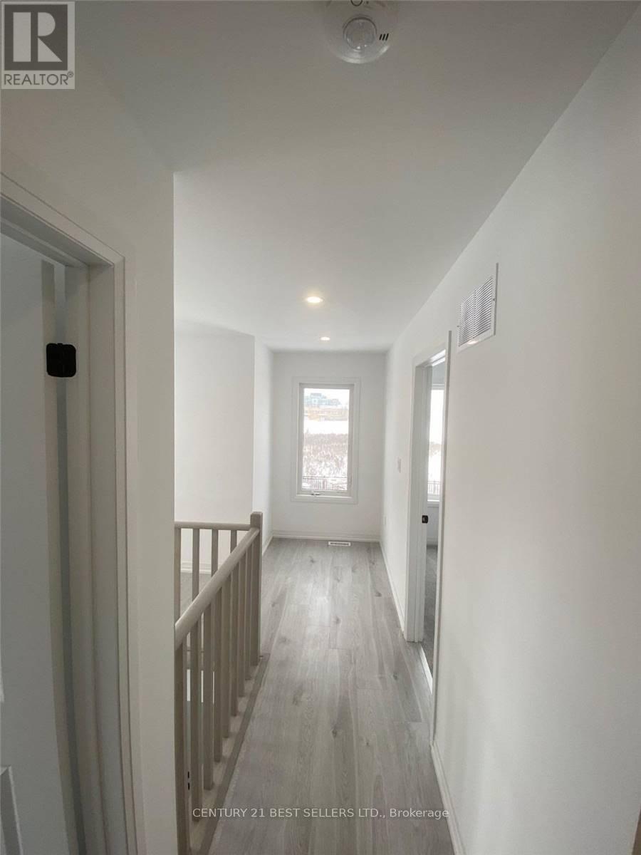 Photo 15 of 114 Fairlane Avenue, Barrie ON