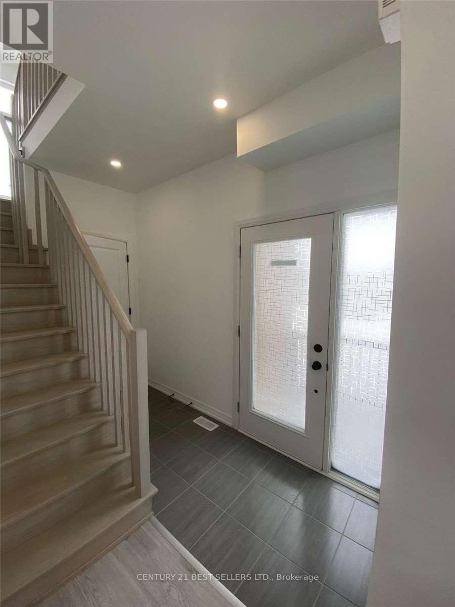 Photo 6 of 114 Fairlane Avenue, Barrie ON