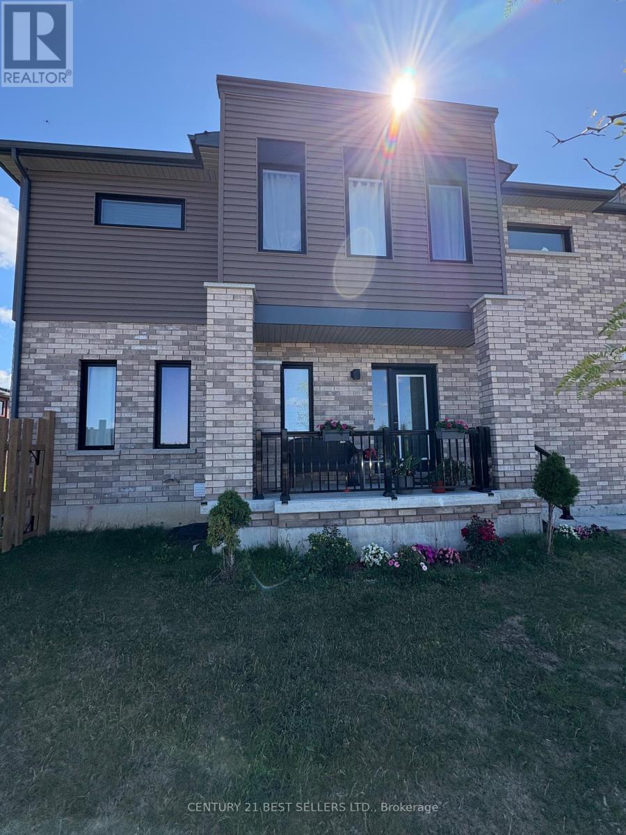 Photo 5 of 114 Fairlane Avenue, Barrie ON