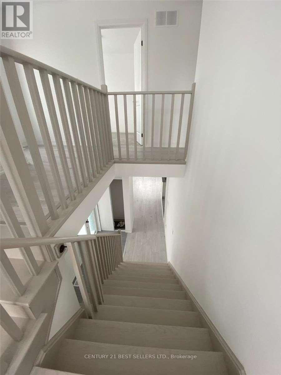 Photo 7 of 114 Fairlane Avenue, Barrie ON