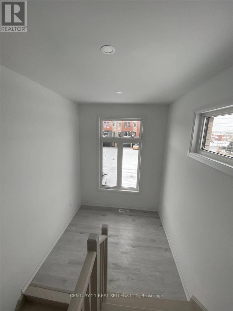 Photo 9 of 114 Fairlane Avenue, Barrie ON