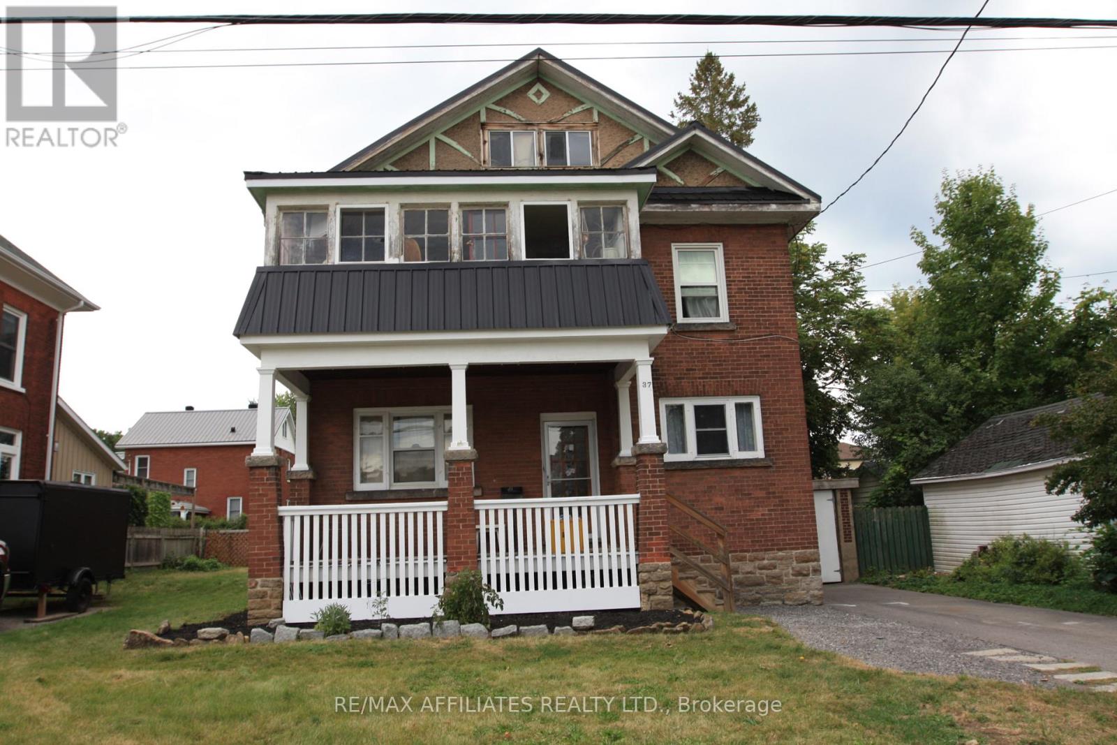Photo 4 of 37 Mcgill Street S, Smiths Falls ON