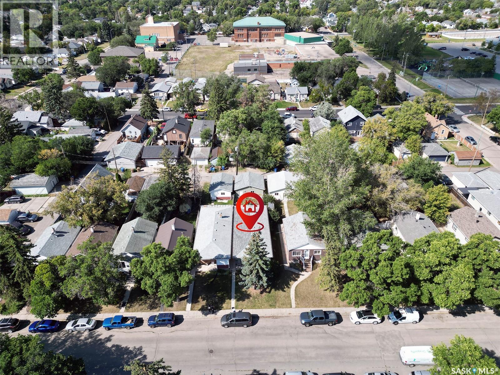 Photo 3 of 2332 Mcdonald Street, Regina SK