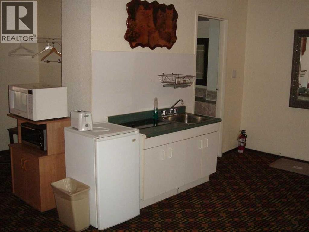 Photo 5 of 4830 4 Avenue, Edson AB