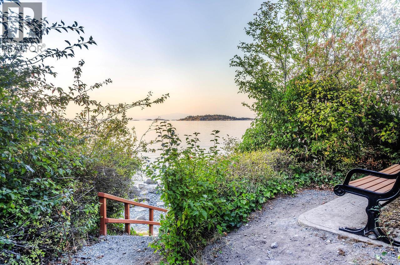 Photo 15 of 7273 Bayview Rd, Lantzville BC