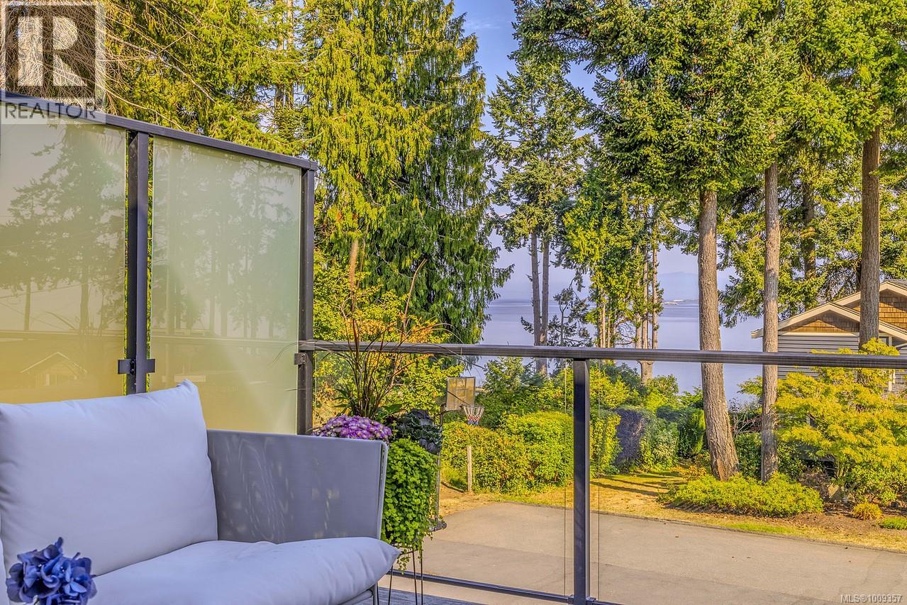 Photo 7 of 7273 Bayview Rd, Lantzville BC