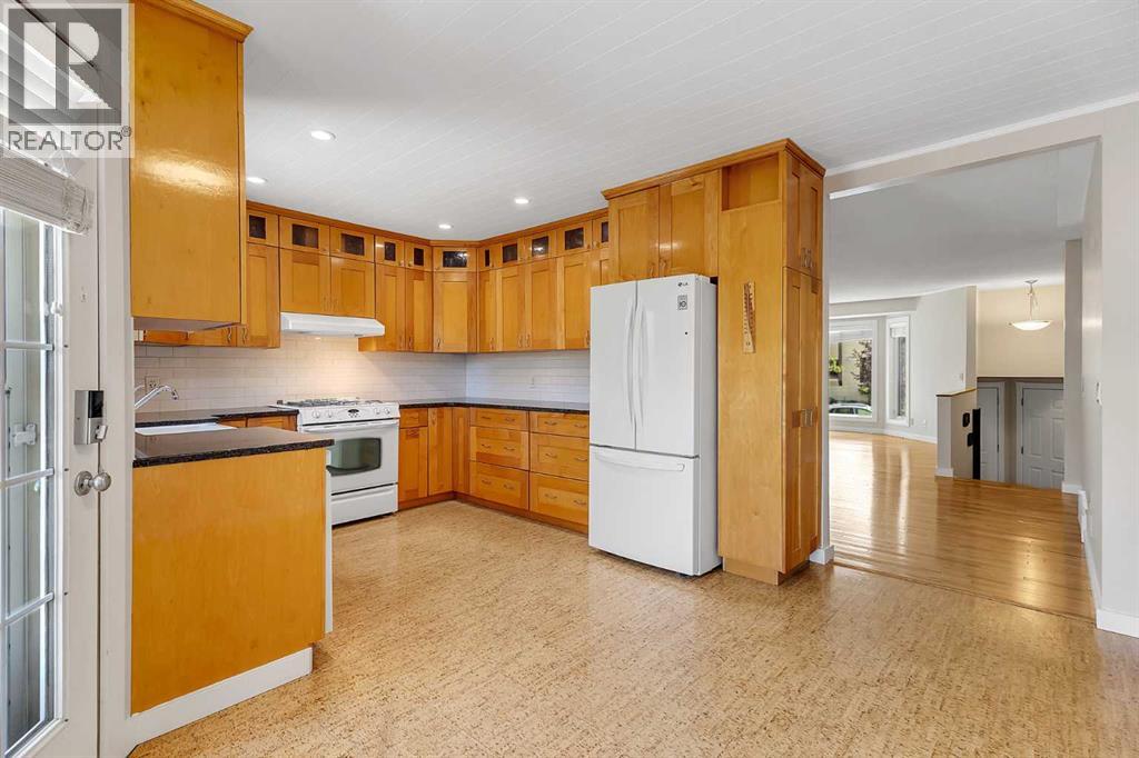 Photo 8 of 140 Sun Harbour Way Se, Calgary AB