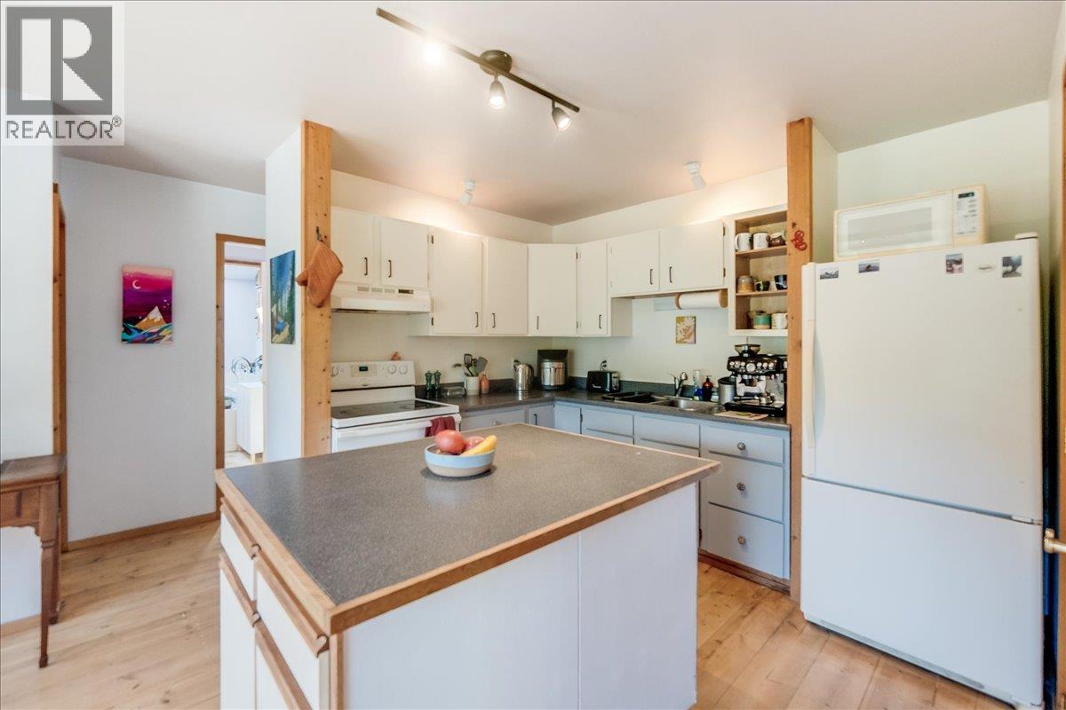 Photo 6 of 3051 Fofonow Road, Nelson BC