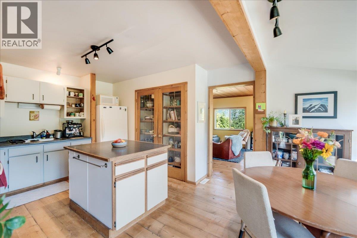 Photo 8 of 3051 Fofonow Road, Nelson BC