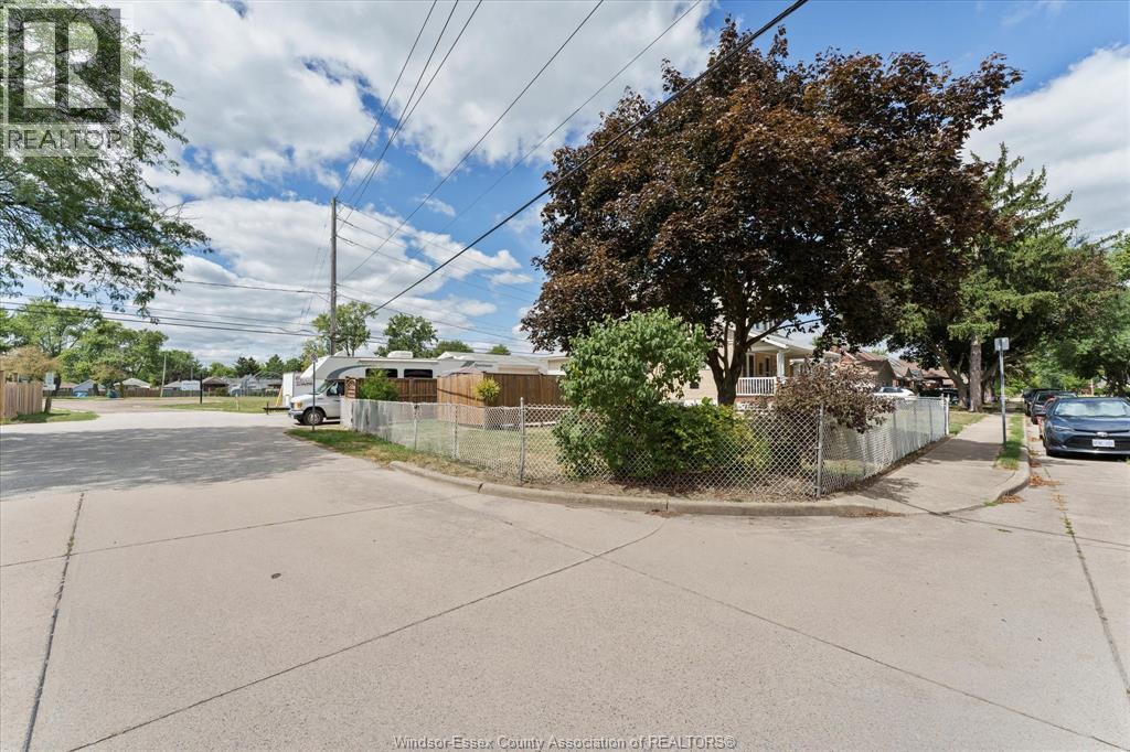 Photo 33 of 1089 Prado Place, Windsor ON