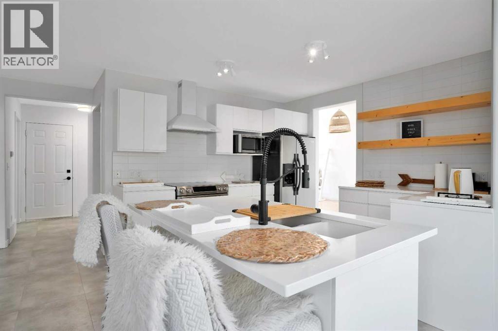 Photo 6 of 15 Pritchard Close, Sylvan Lake AB