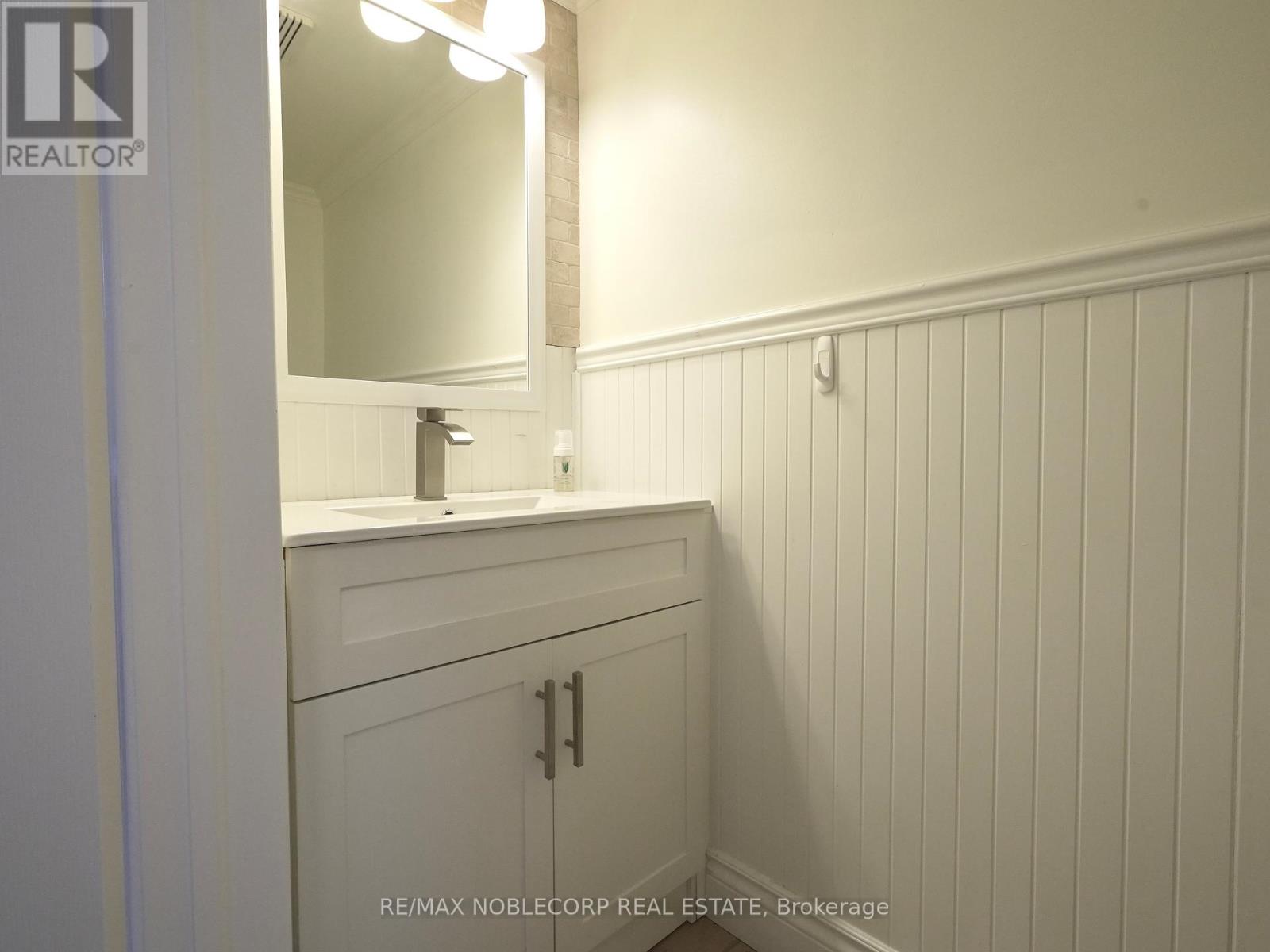 Photo 21 of 62 Oshaughnessy Crescent, Barrie ON