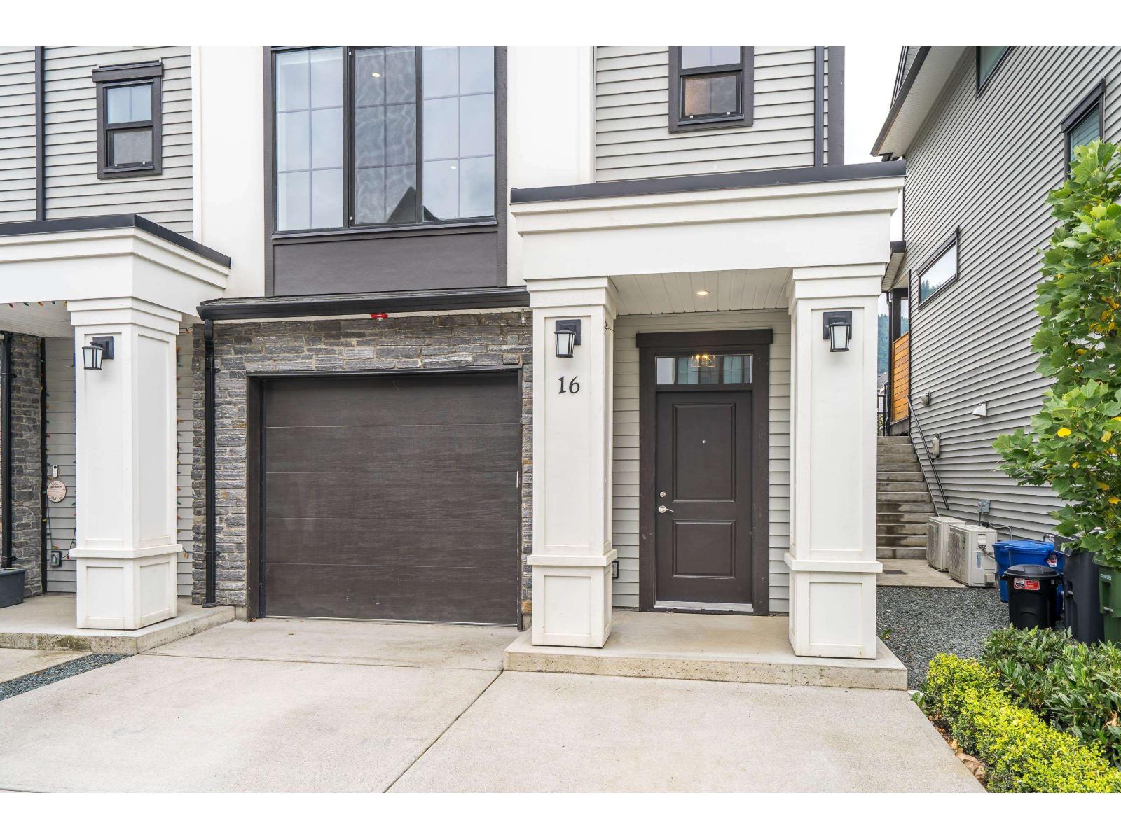 Photo 2 of 16 5480 Pebble Lane Sardis South, Chilliwack BC