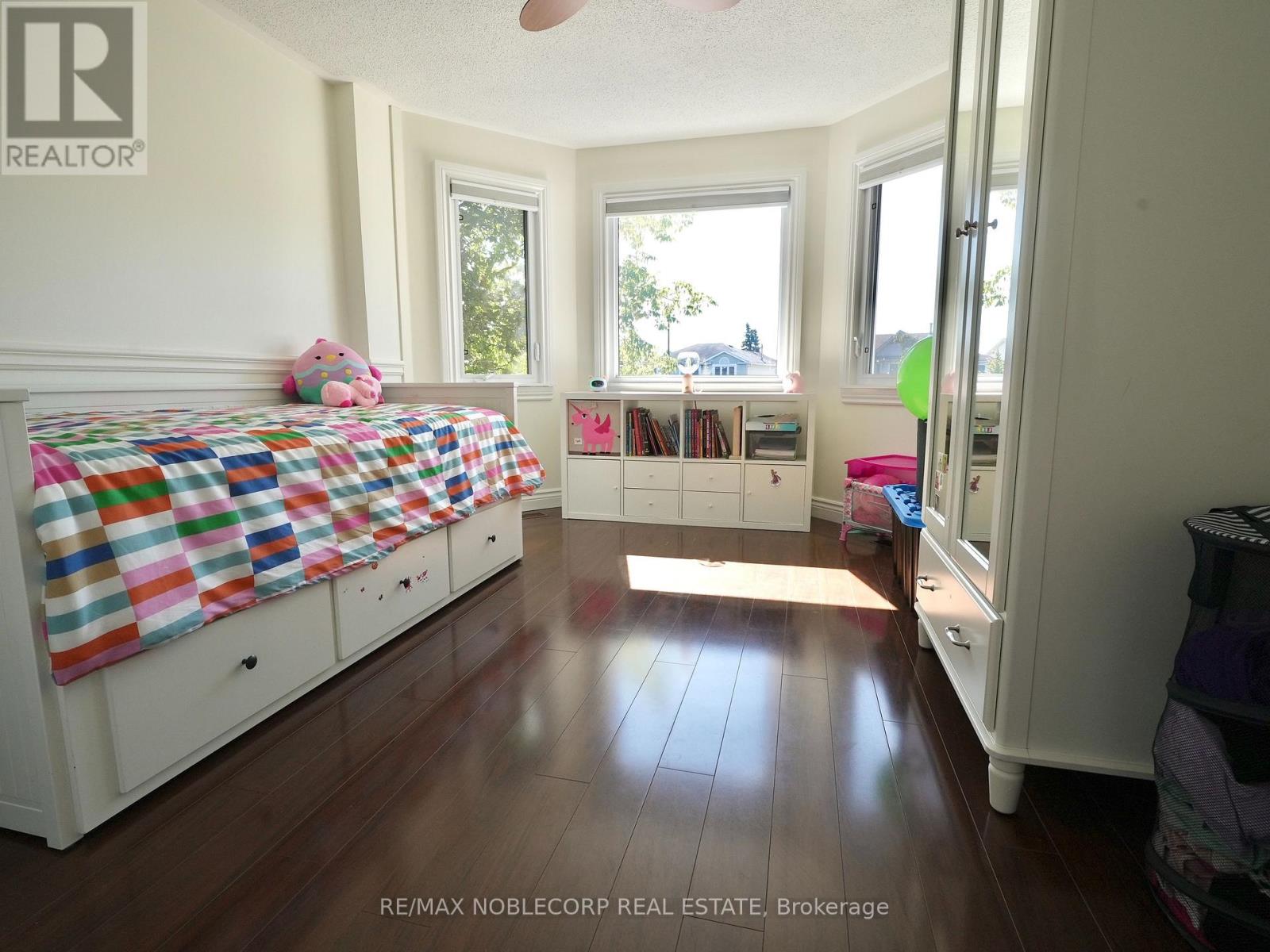Photo 24 of 62 Oshaughnessy Crescent, Barrie ON