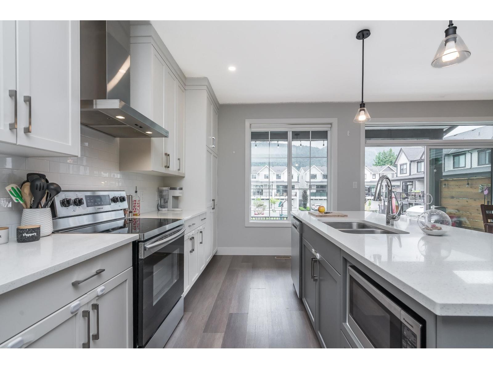 Photo 9 of 16 5480 Pebble Lane Sardis South, Chilliwack BC