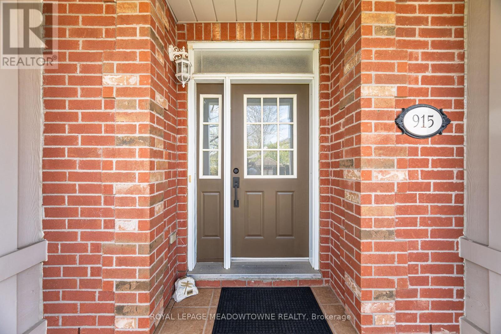 Photo 5 of 915 Gaslight Way, Mississauga ON