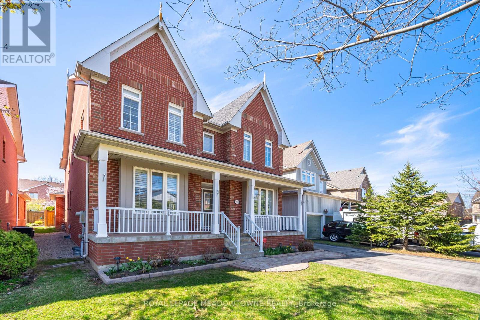 Photo 3 of 915 Gaslight Way, Mississauga ON