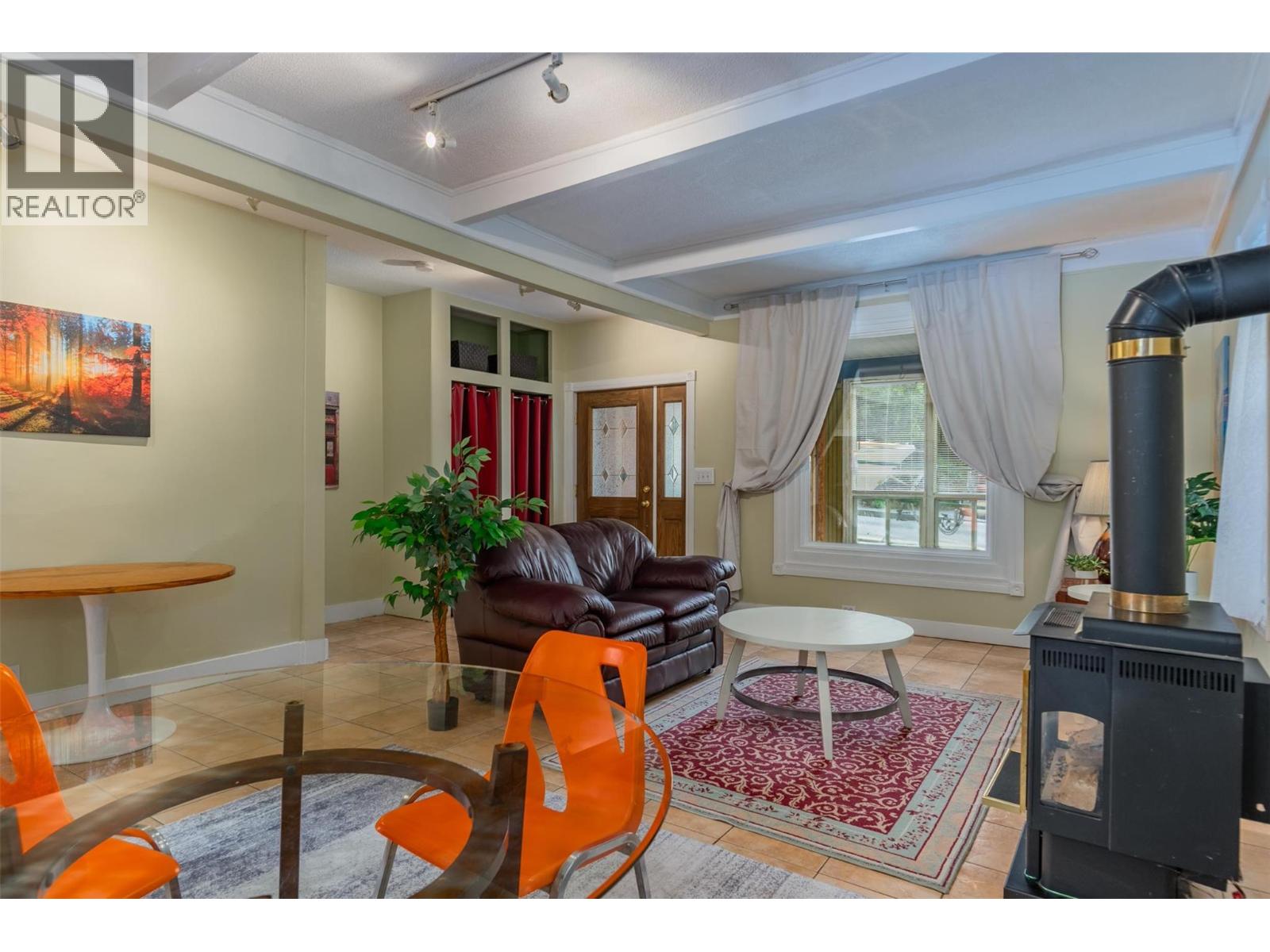 915 FRONT Street, Nelson