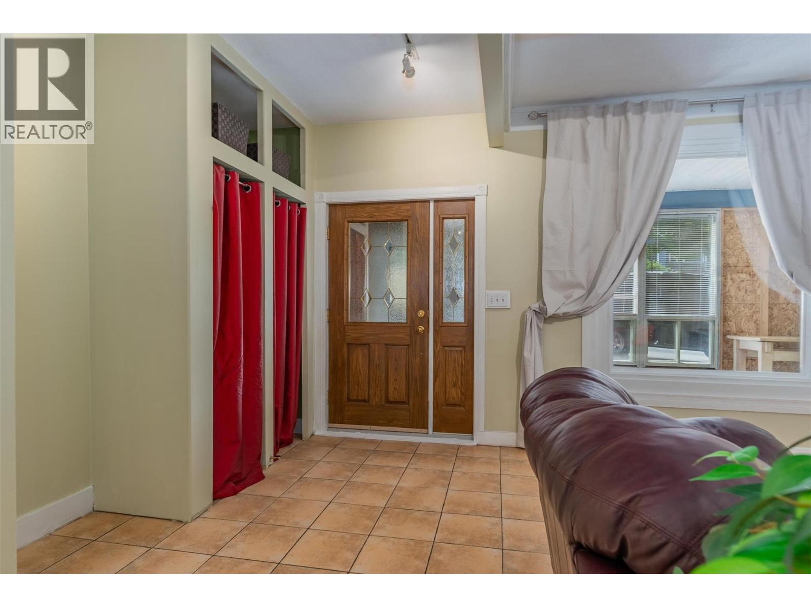 915 FRONT Street, Nelson