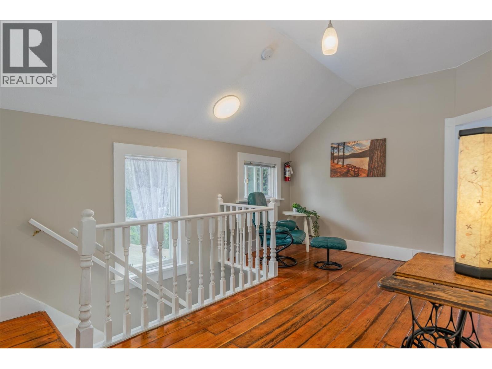 915 FRONT Street, Nelson