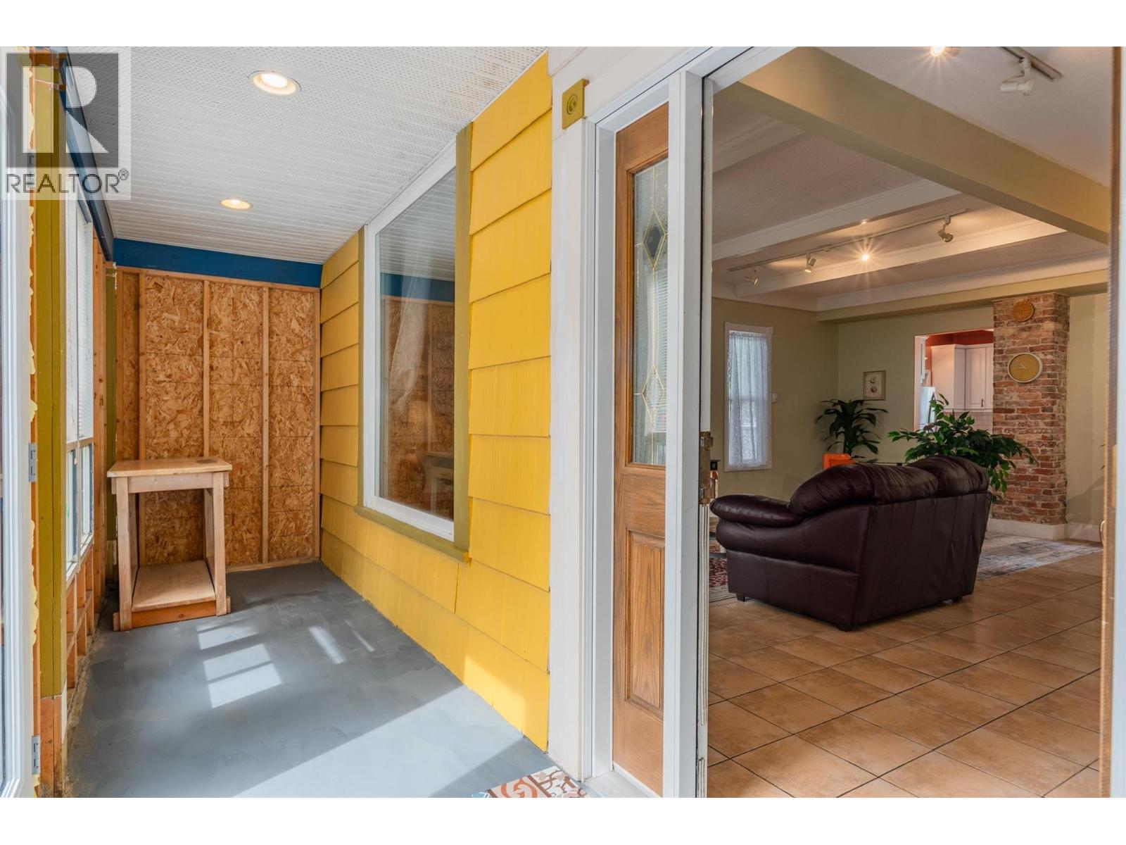 915 FRONT Street, Nelson