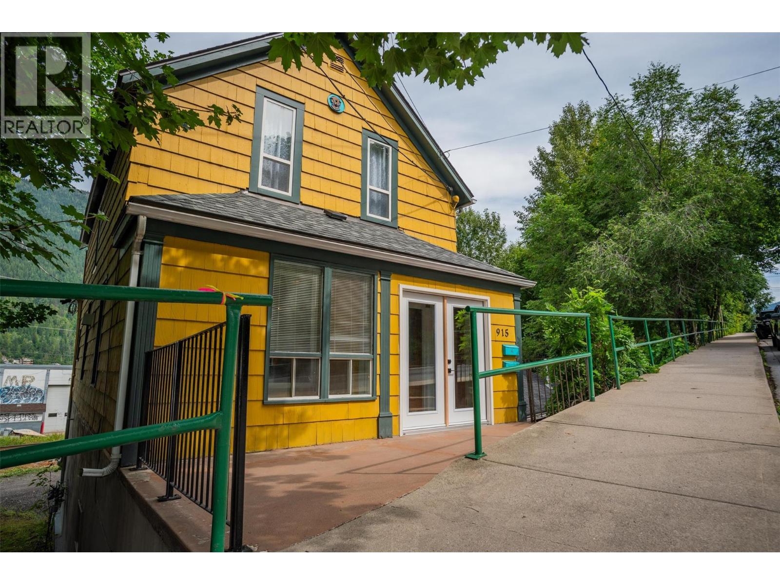 915 FRONT Street, Nelson