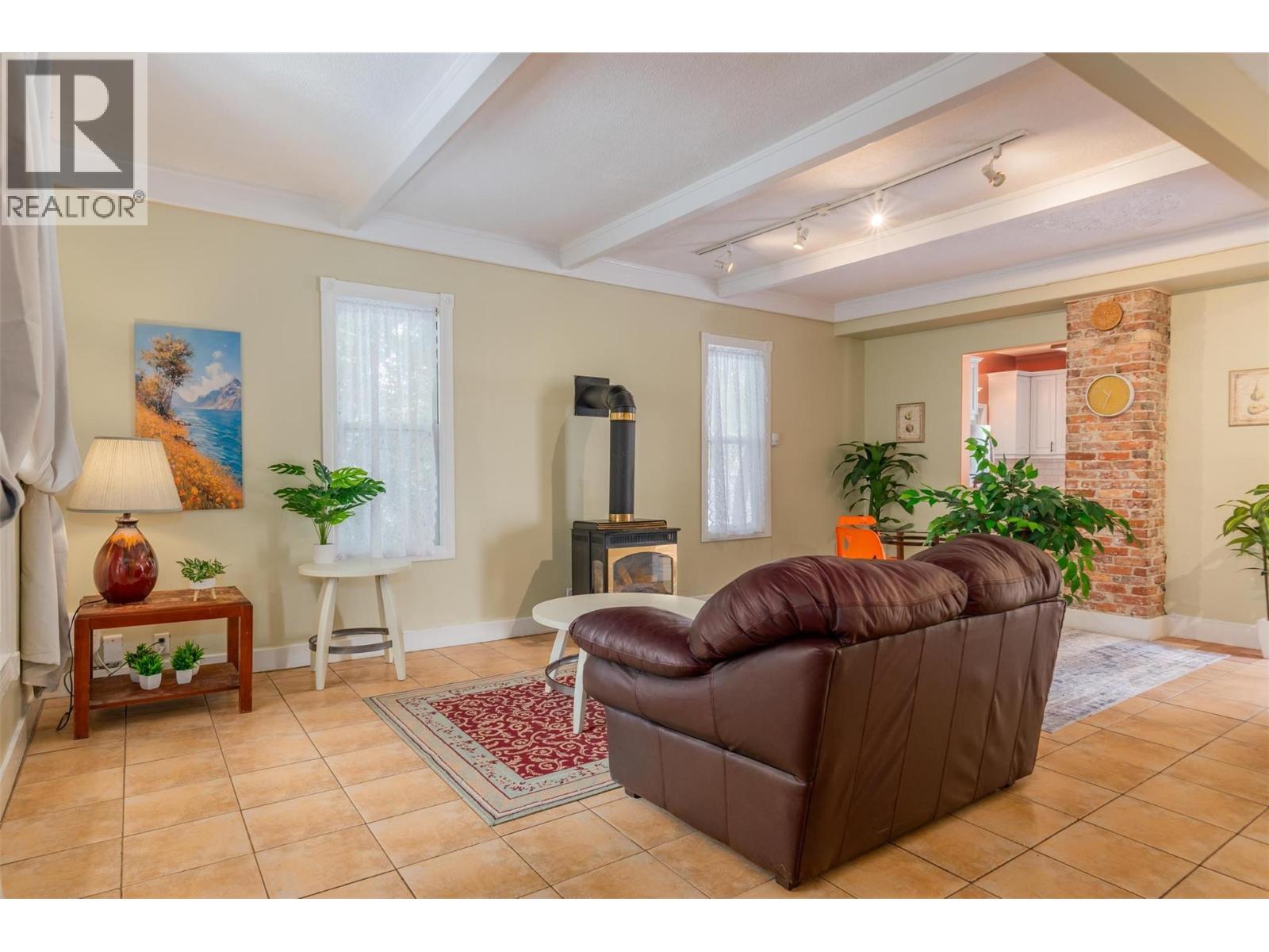 915 FRONT Street, Nelson