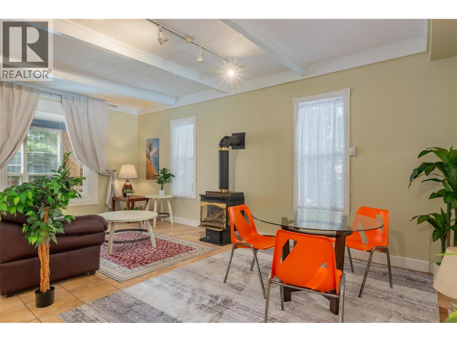 915 FRONT Street, Nelson
