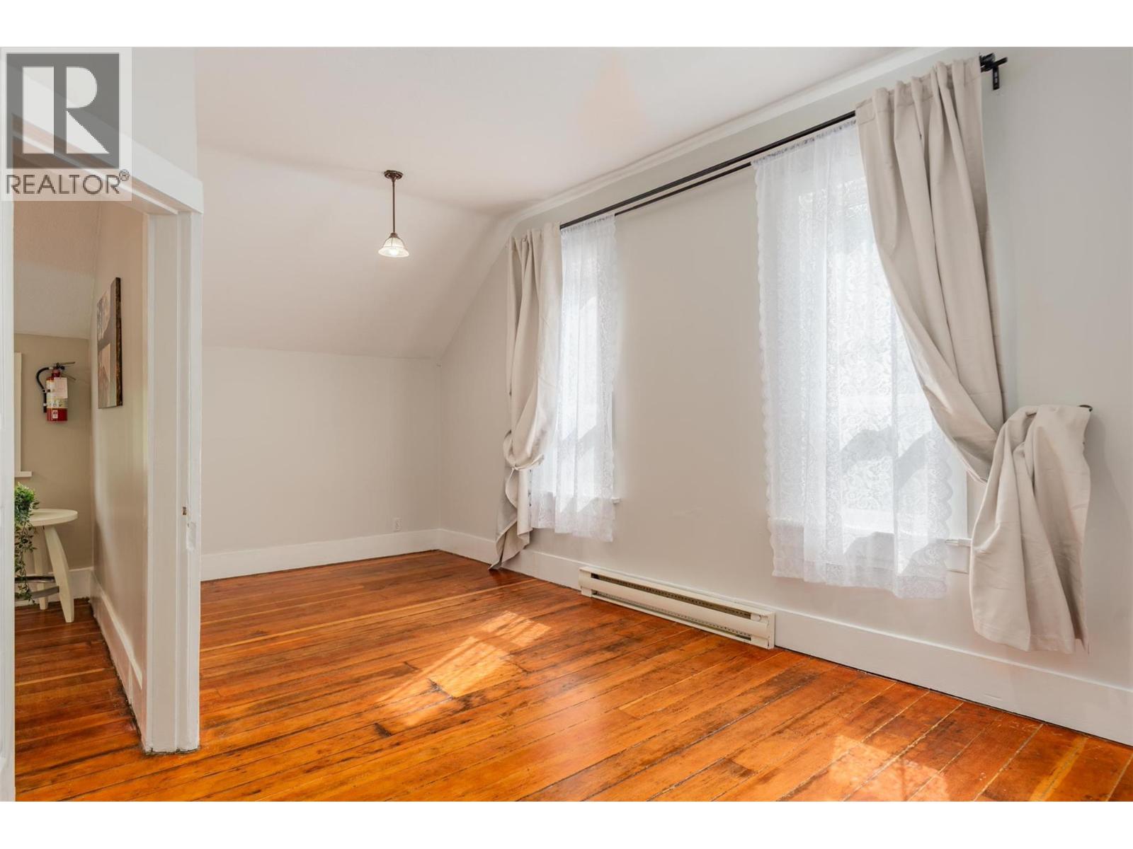 915 FRONT Street, Nelson