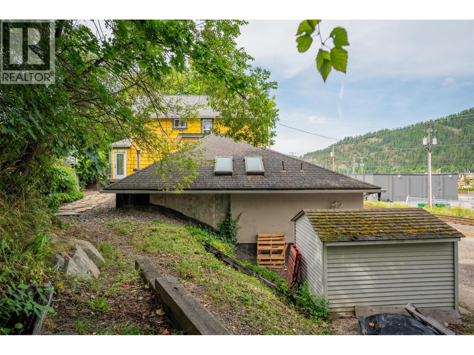 915 FRONT Street, Nelson