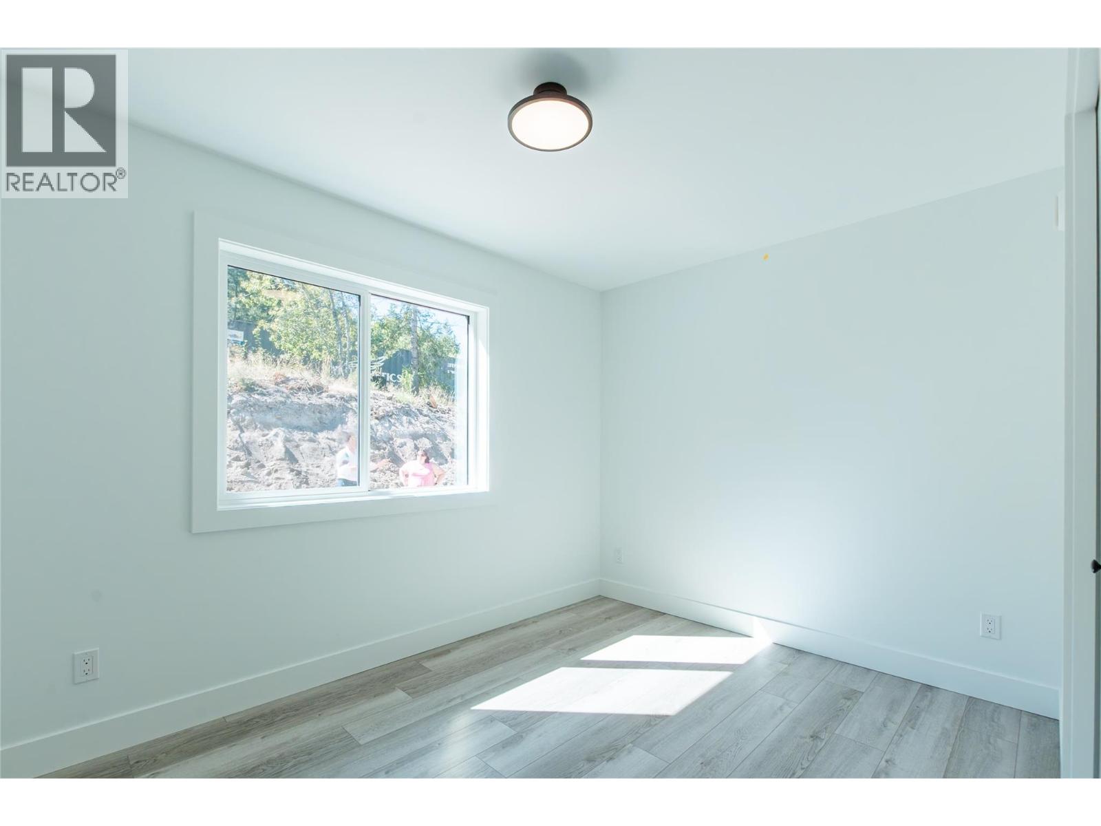  645 Grand Oro Road, Kaleden