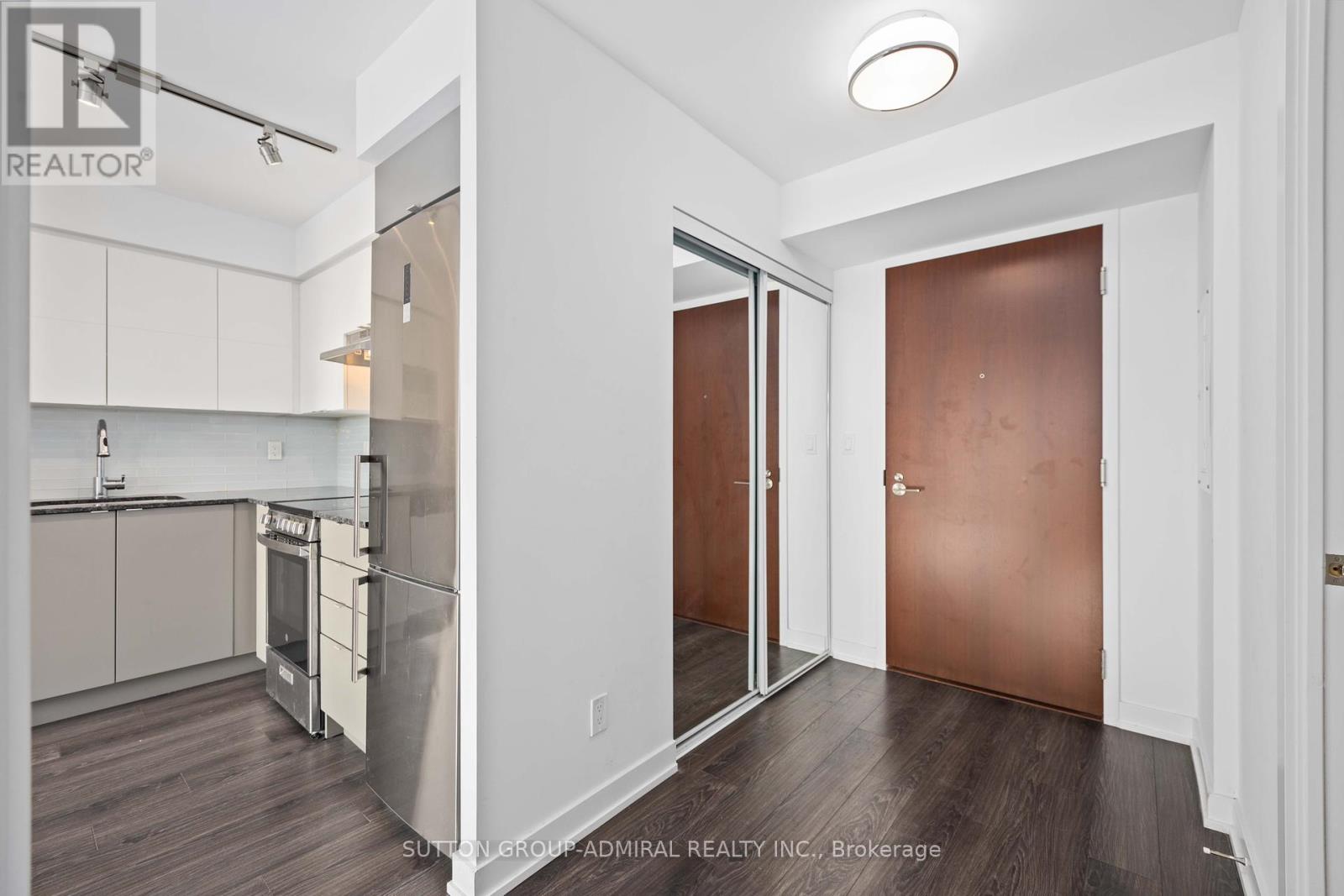 Photo 10 of 316 120 Varna Drive, Toronto ON