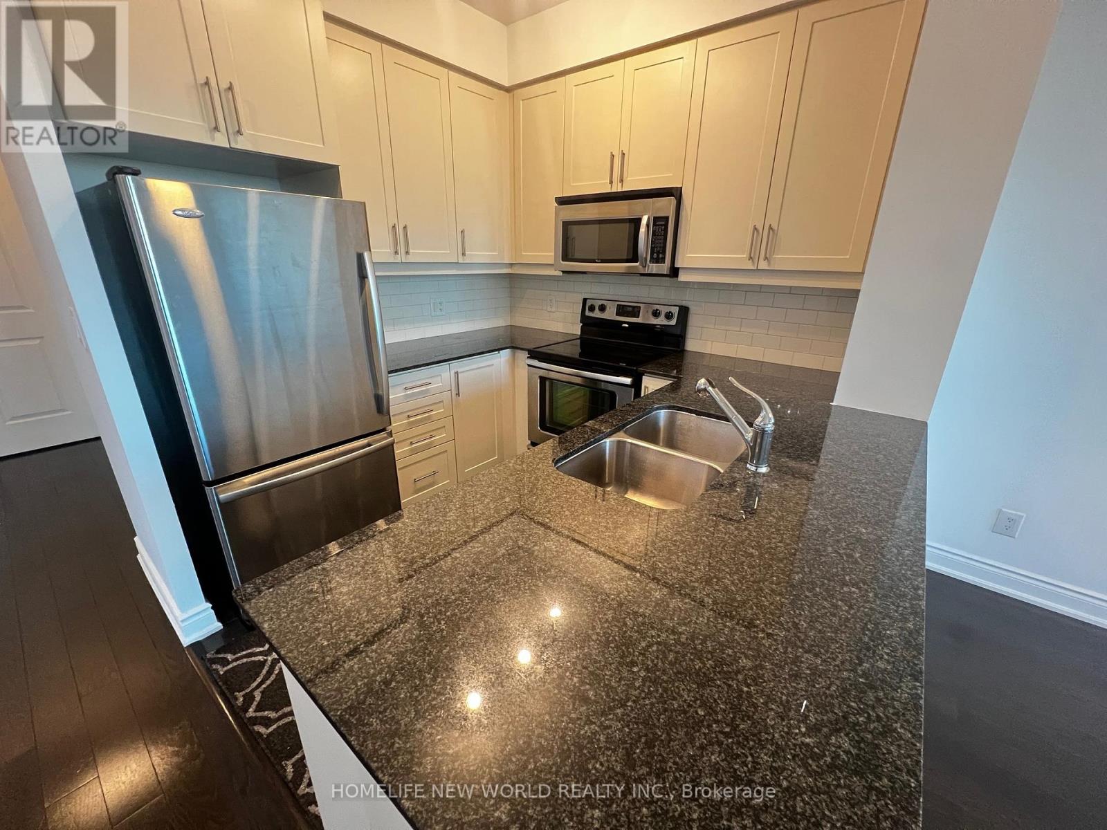 Photo 3 of 821 20 Bloorview Place, Toronto ON