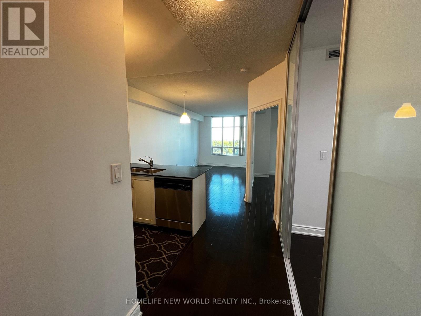 Photo 5 of 821 20 Bloorview Place, Toronto ON
