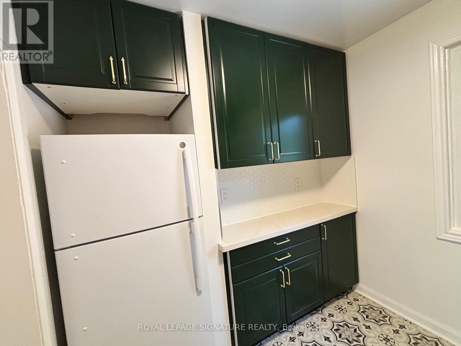 Photo 10 of 524 Eglinton Avenue E, Toronto ON