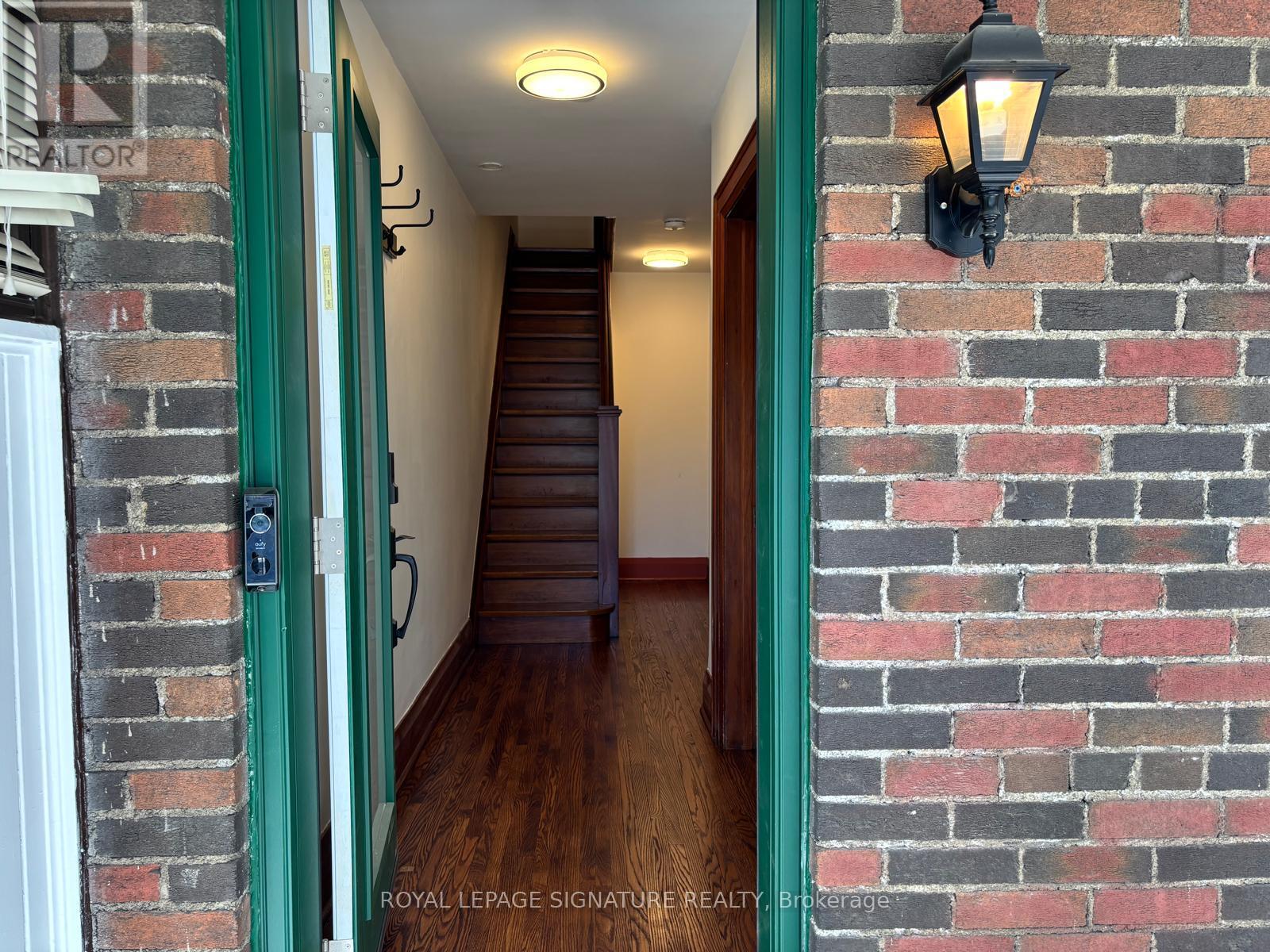 Photo 4 of 524 Eglinton Avenue E, Toronto ON