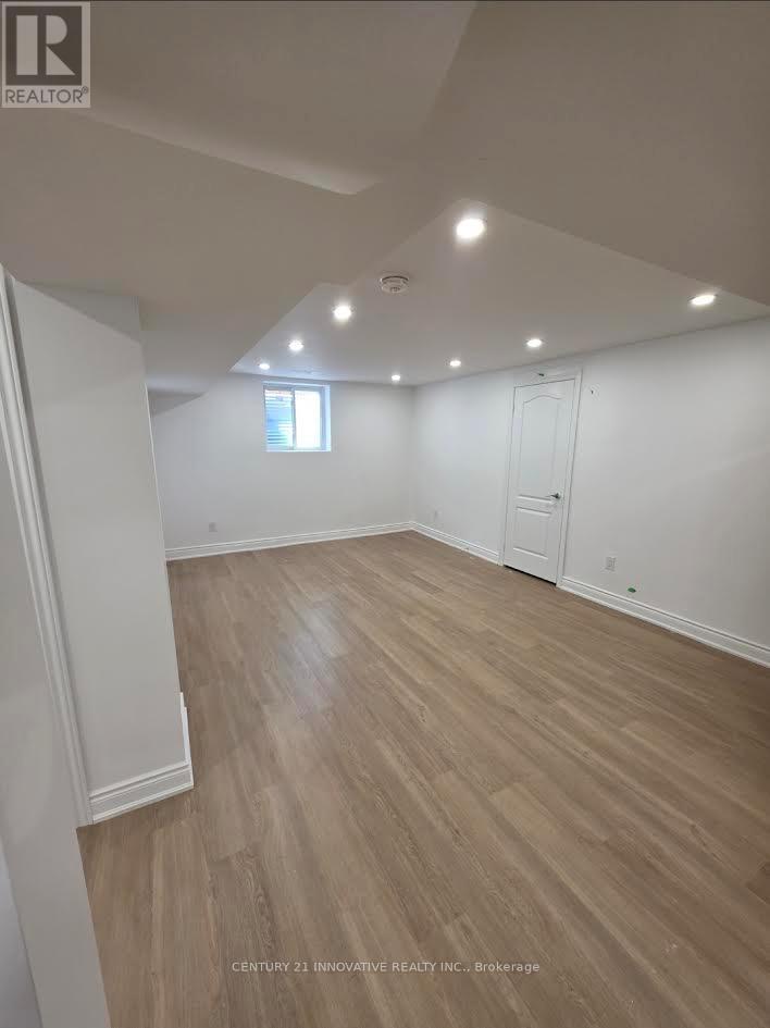 Photo 2 of 58 Rolling Acres Drive, Whitby ON