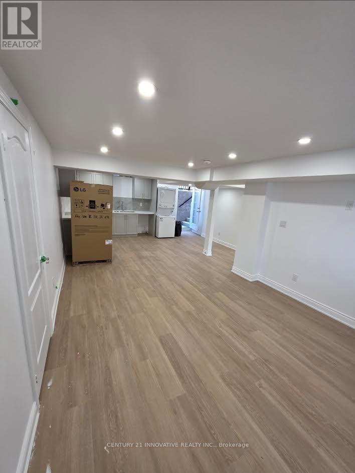 Photo 3 of 58 Rolling Acres Drive, Whitby ON