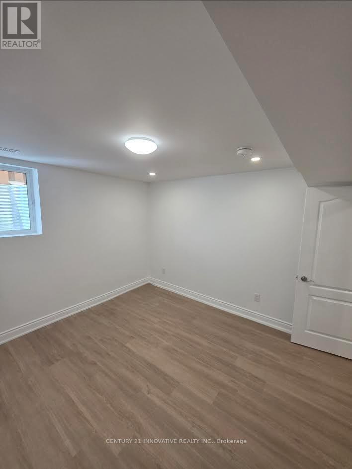 Photo 4 of 58 Rolling Acres Drive, Whitby ON