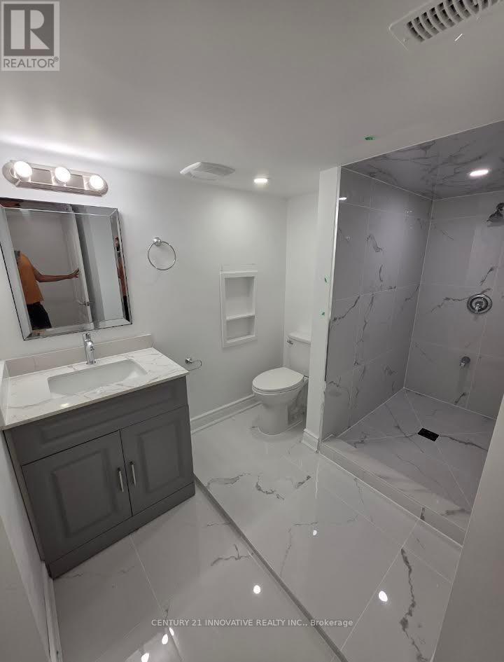 Photo 5 of 58 Rolling Acres Drive, Whitby ON