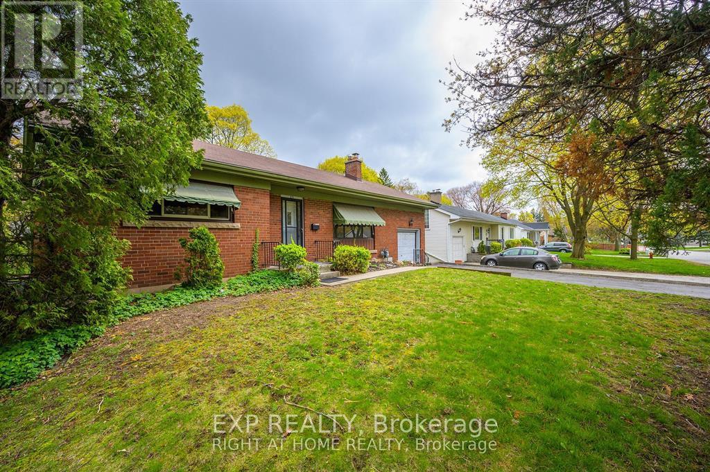 Photo 4 of 271 Linden Avenue, Burlington ON