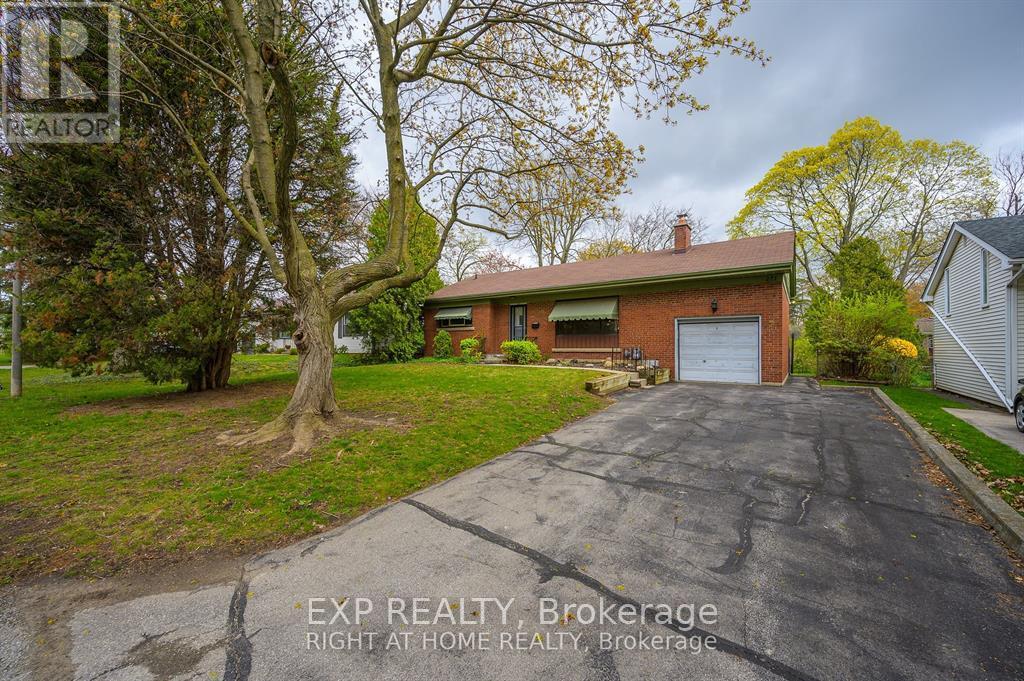Photo 5 of 271 Linden Avenue, Burlington ON