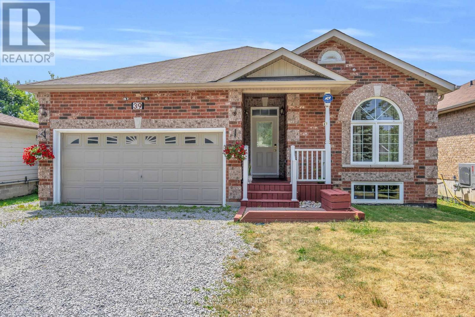 Photo 1 of 39 Farley Circle, Georgina ON