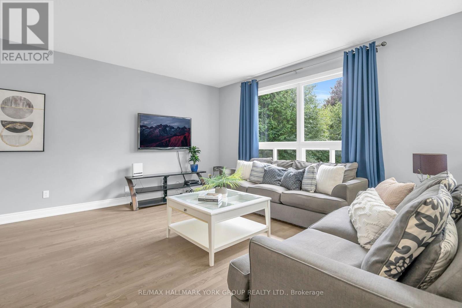 Photo 14 of 39 Farley Circle, Georgina ON
