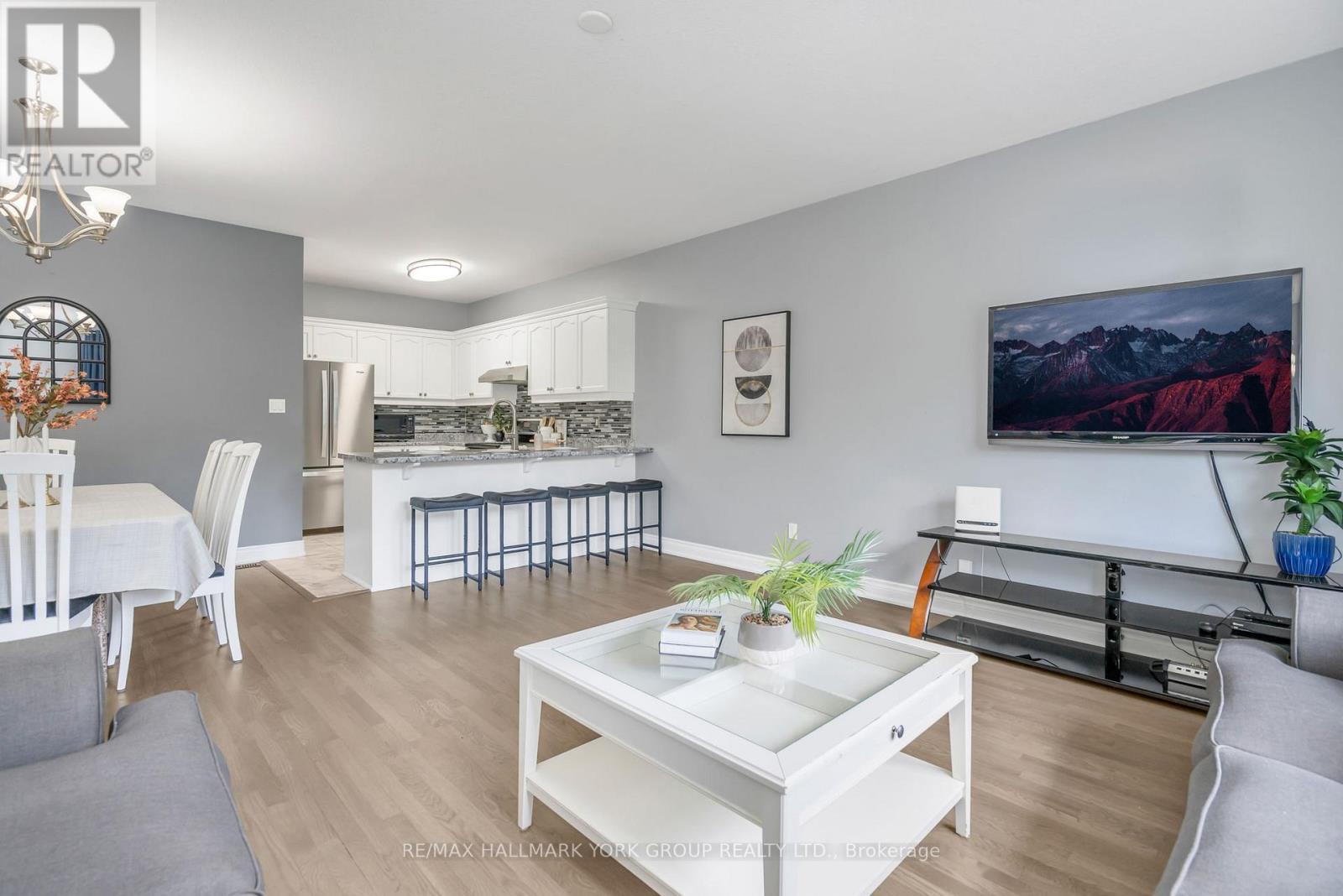 Photo 17 of 39 Farley Circle, Georgina ON