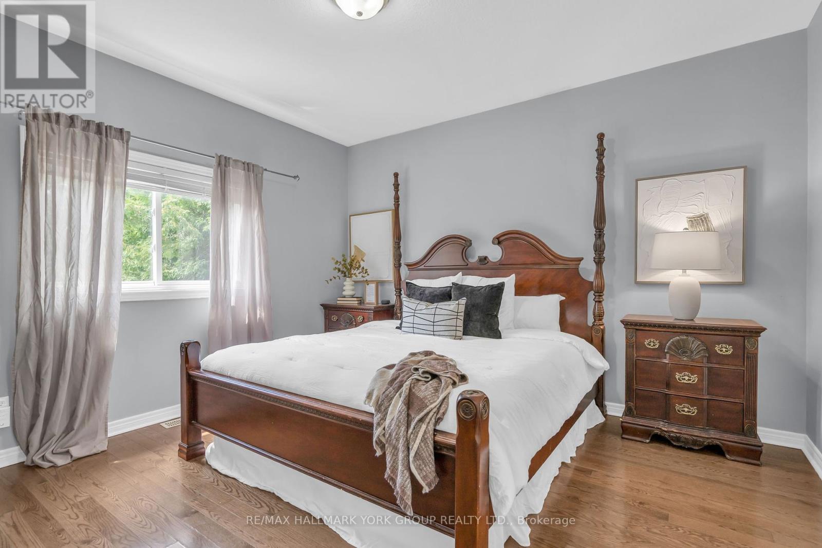 Photo 18 of 39 Farley Circle, Georgina ON