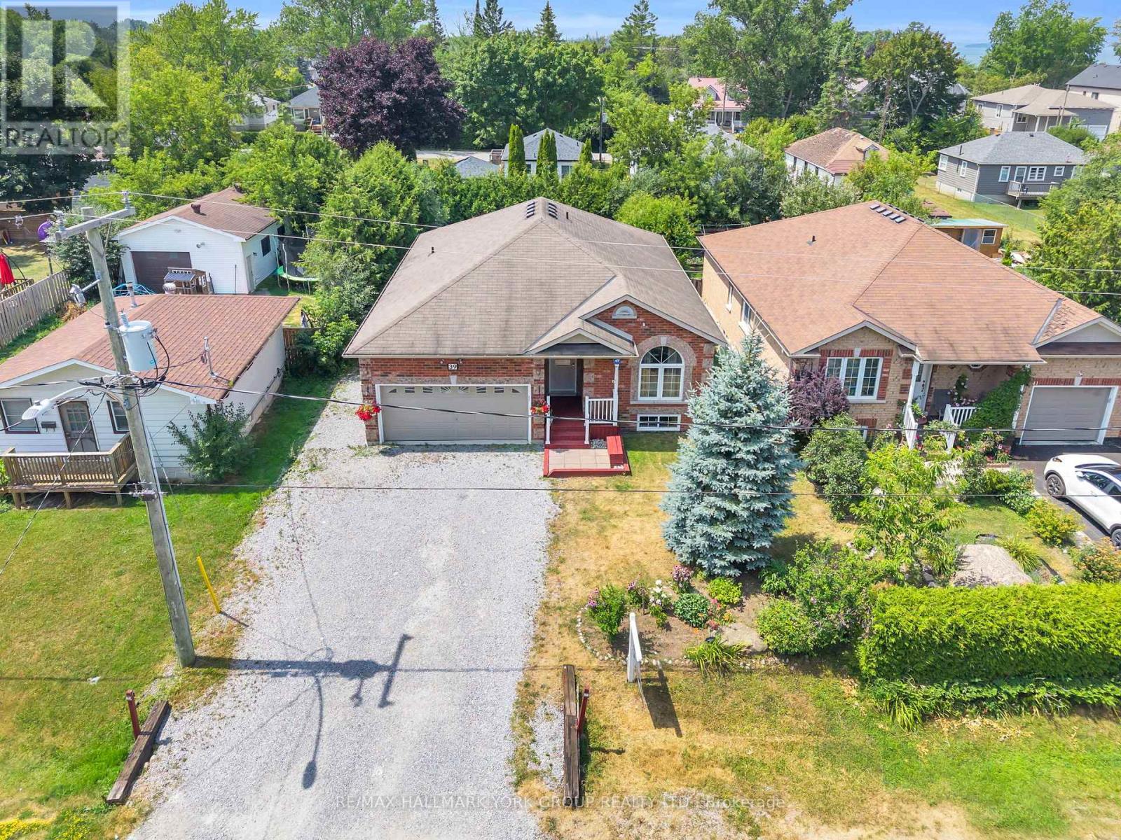 Photo 2 of 39 Farley Circle, Georgina ON